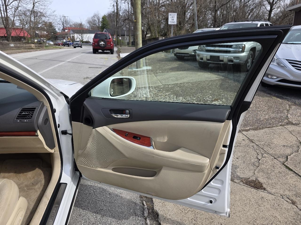 Lexus ES 350 Sedan 2011