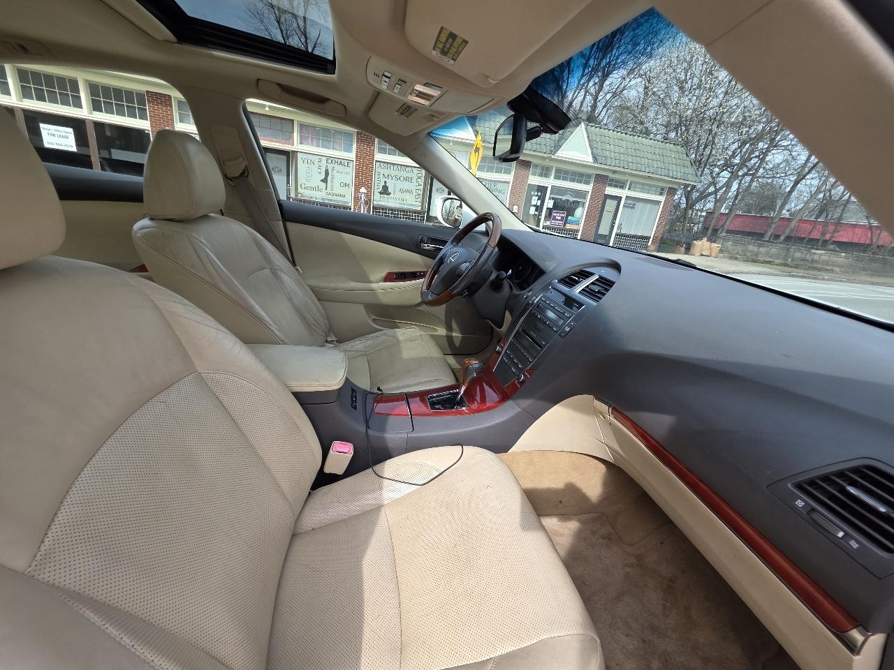 Lexus ES 350 Sedan 2011