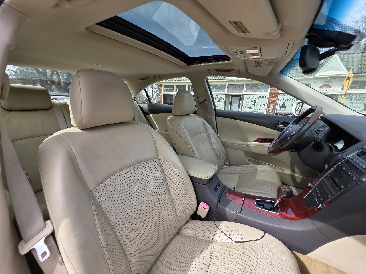 Lexus ES 350 Sedan 2011