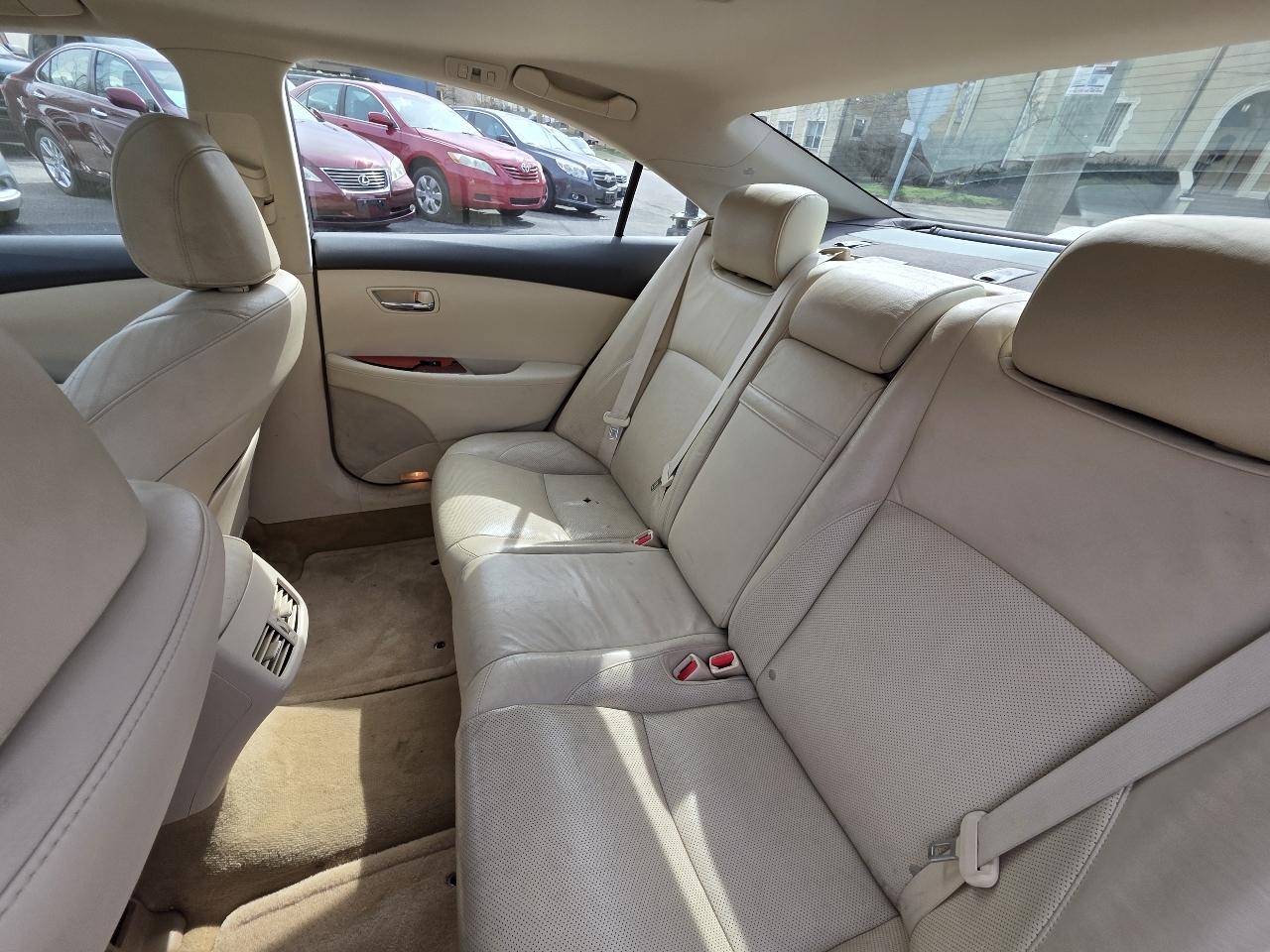 Lexus ES 350 Sedan 2011