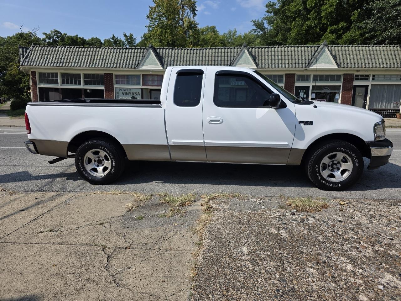 Ford F-150 XL SuperCab 2WD 2003