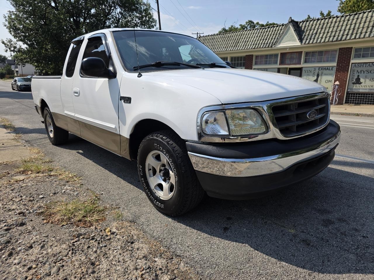 Ford F-150 XL SuperCab 2WD 2003