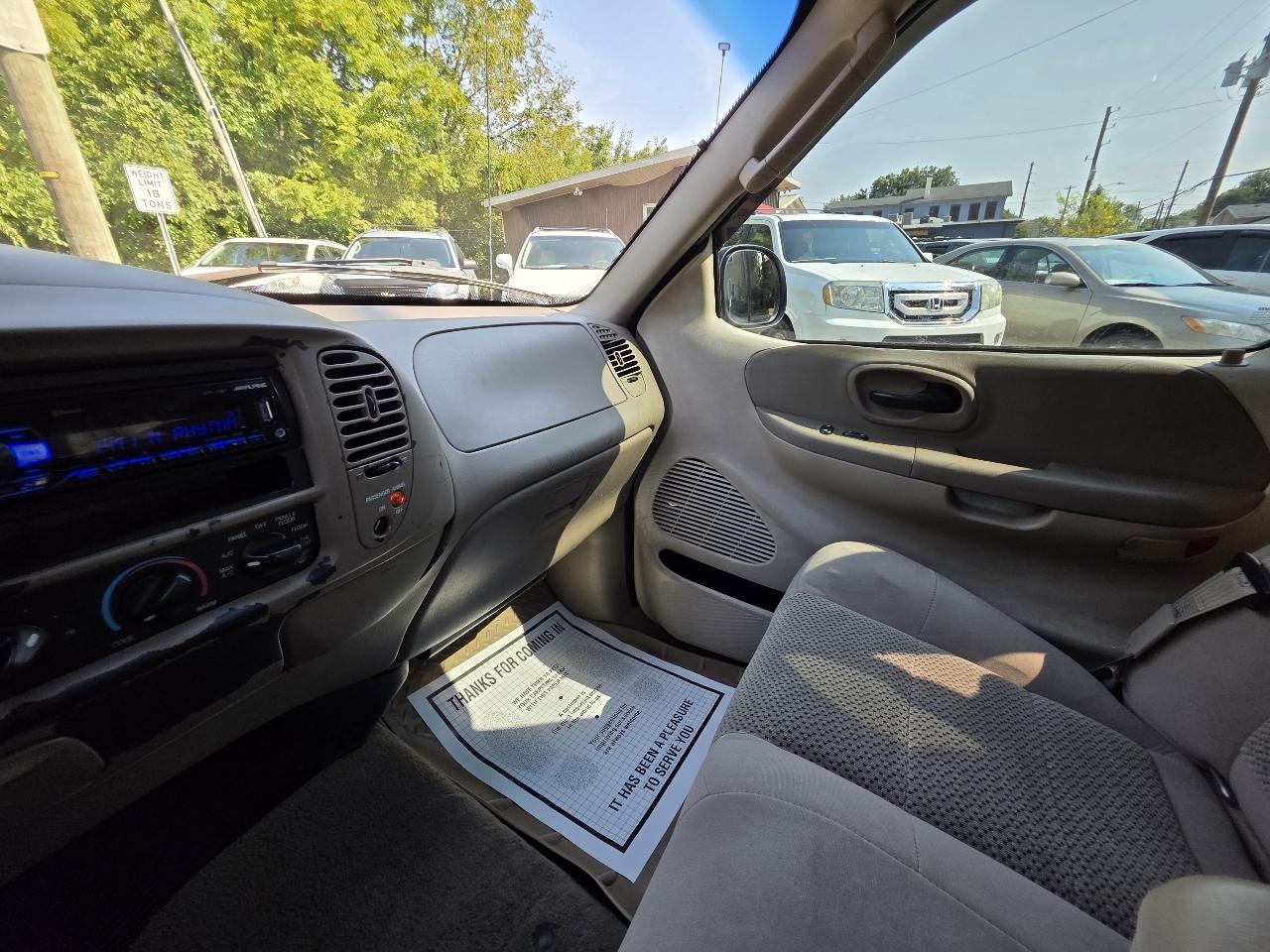 Ford F-150 XL SuperCab 2WD 2003