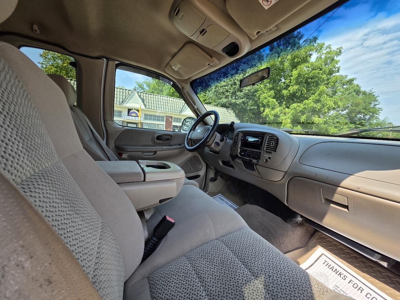 Ford F-150 XL SuperCab 2WD 2003