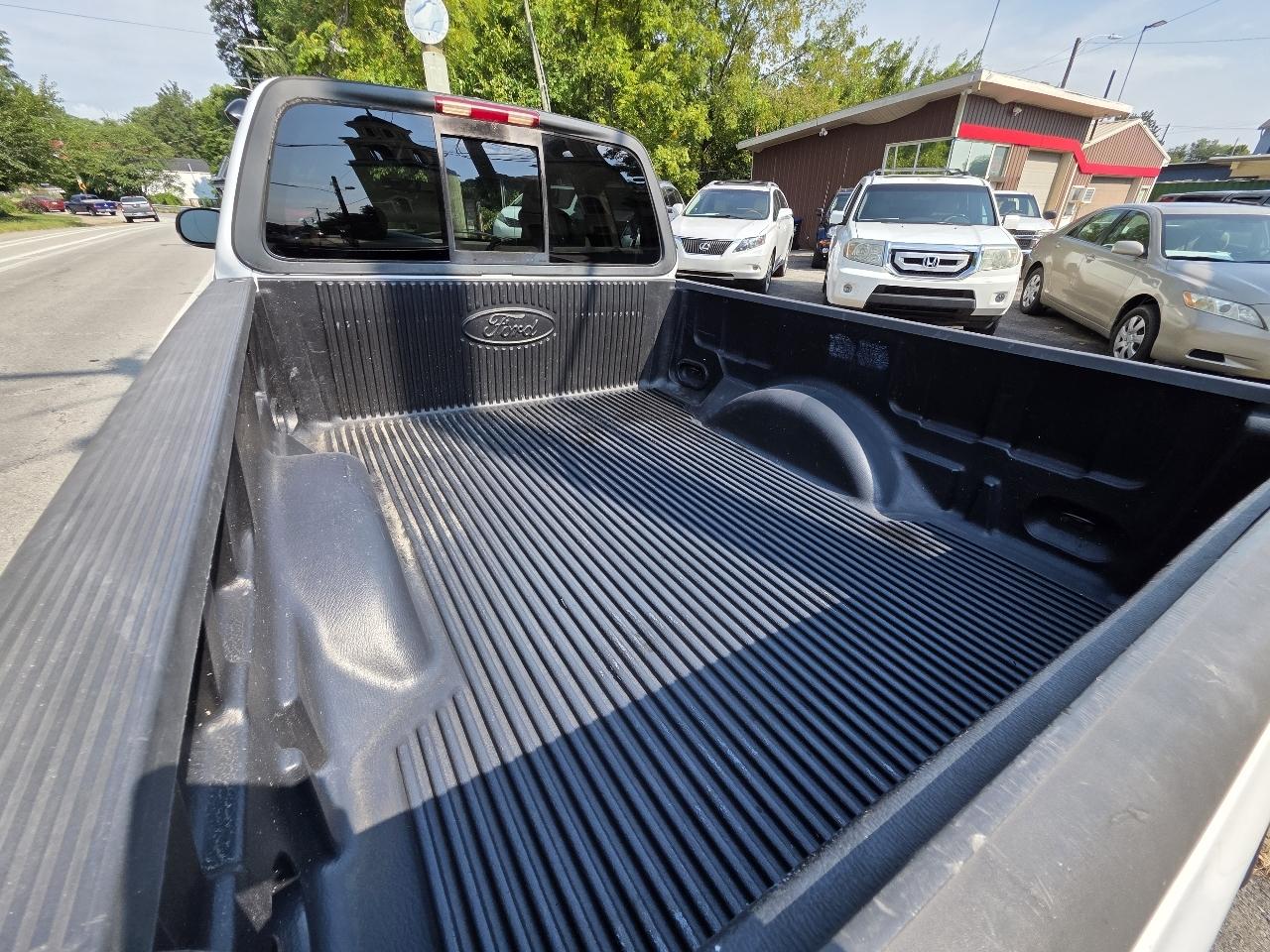 Ford F-150 XL SuperCab 2WD 2003