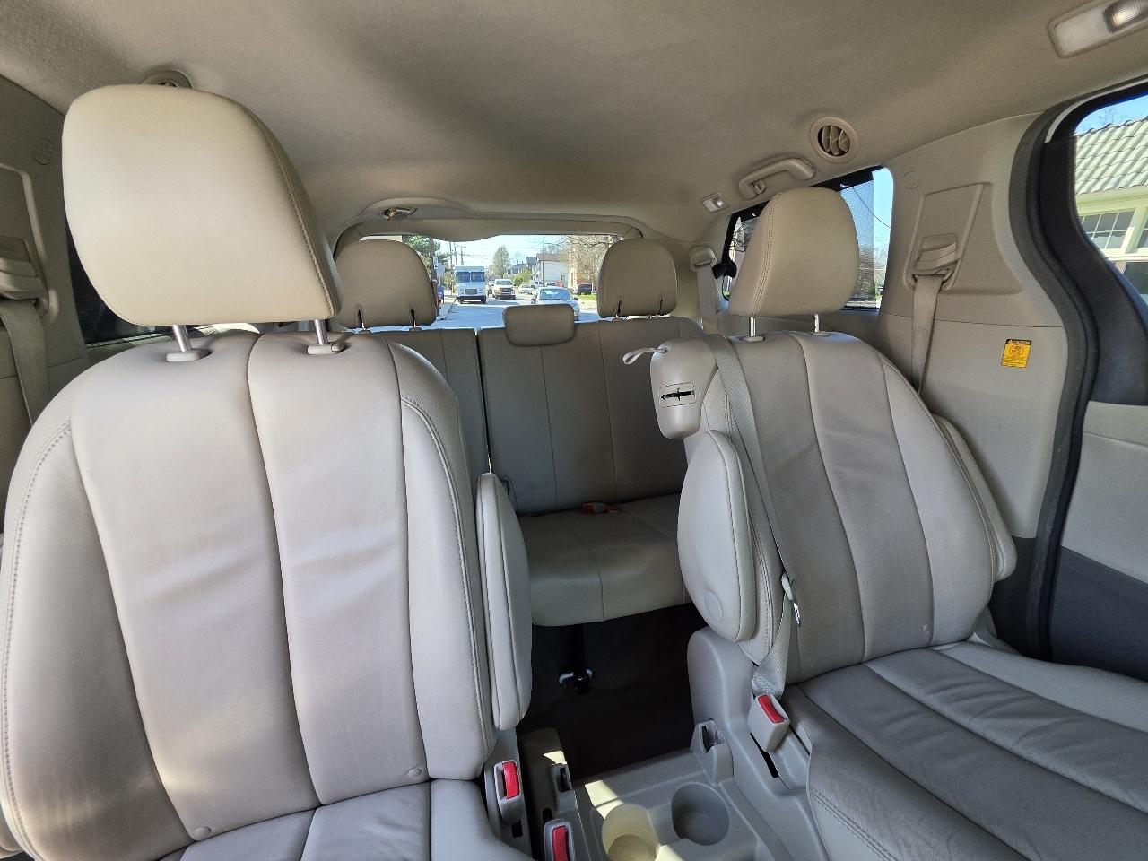 Toyota Sienna XLE FWD 8-Passenger V6 2013