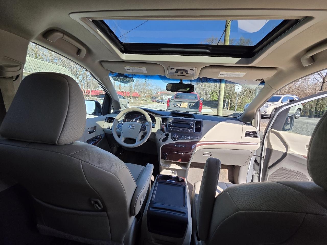 Toyota Sienna XLE FWD 8-Passenger V6 2013