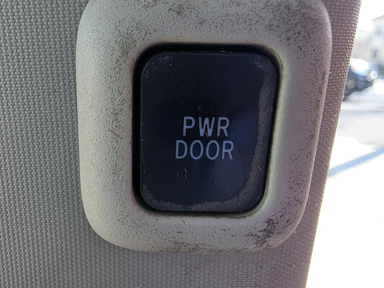 Toyota Sienna XLE FWD 8-Passenger V6 2013