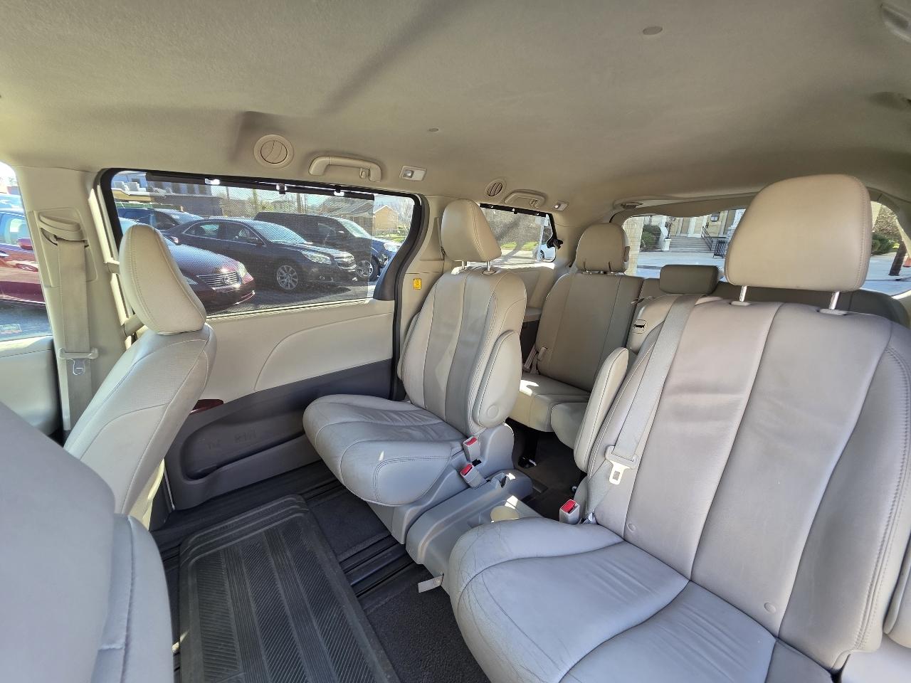 Toyota Sienna XLE FWD 8-Passenger V6 2013