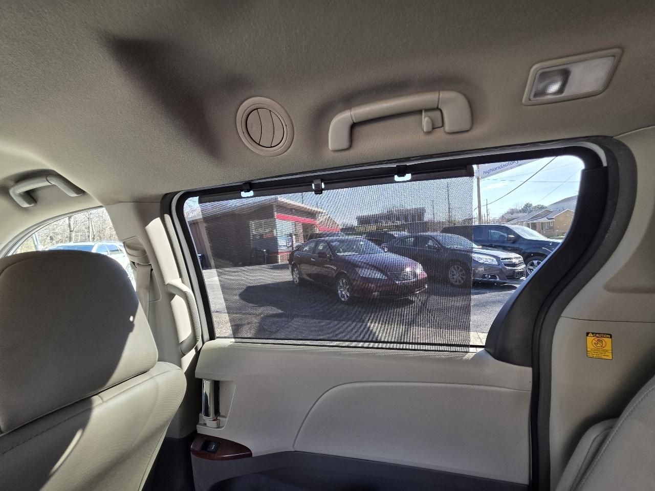 Toyota Sienna XLE FWD 8-Passenger V6 2013