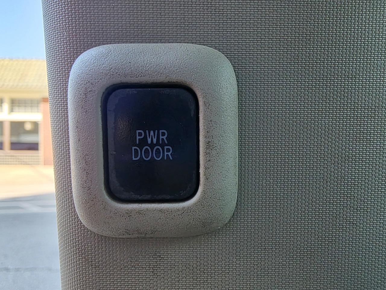 Toyota Sienna XLE FWD 8-Passenger V6 2013