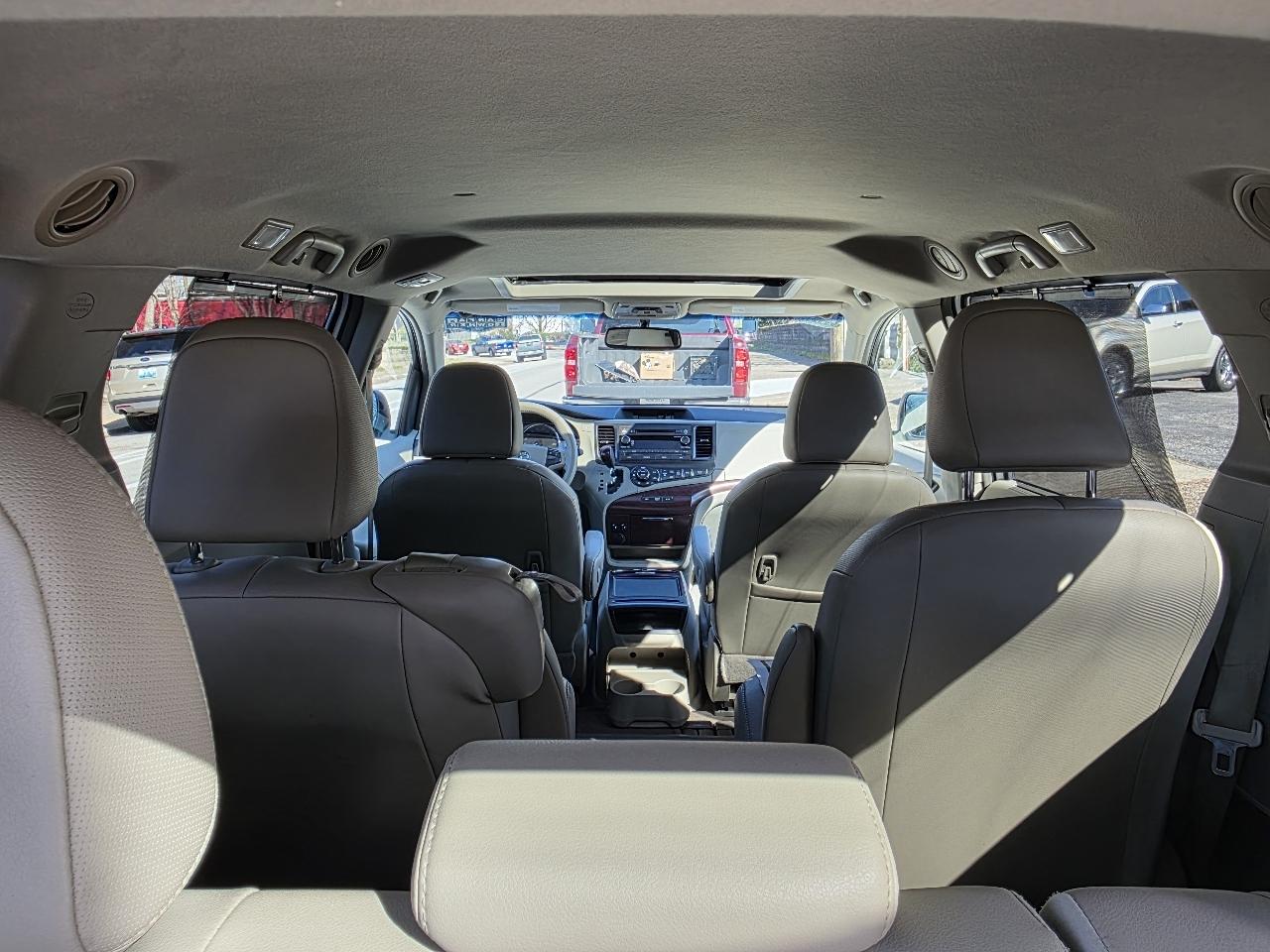 Toyota Sienna XLE FWD 8-Passenger V6 2013
