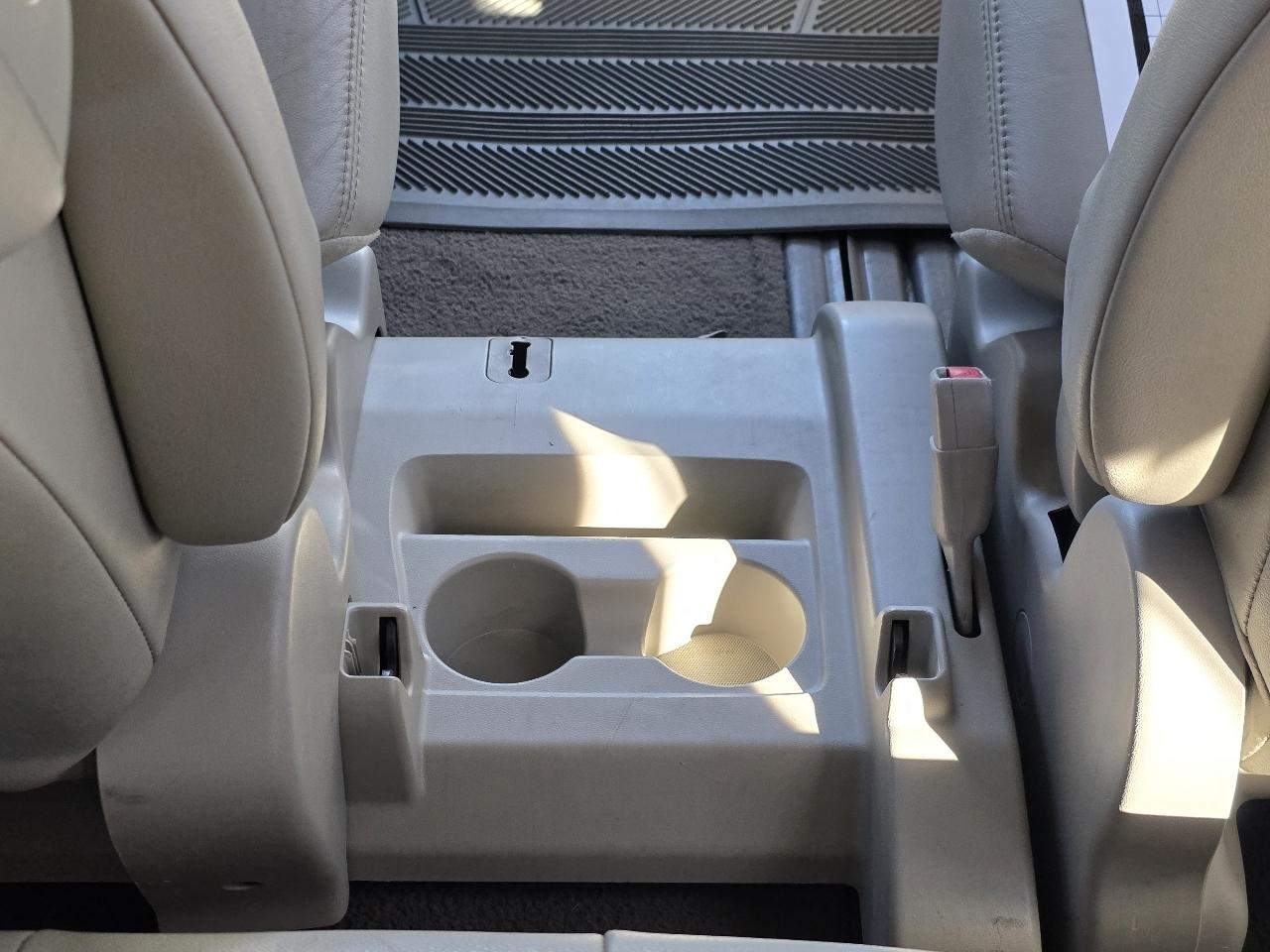 Toyota Sienna XLE FWD 8-Passenger V6 2013