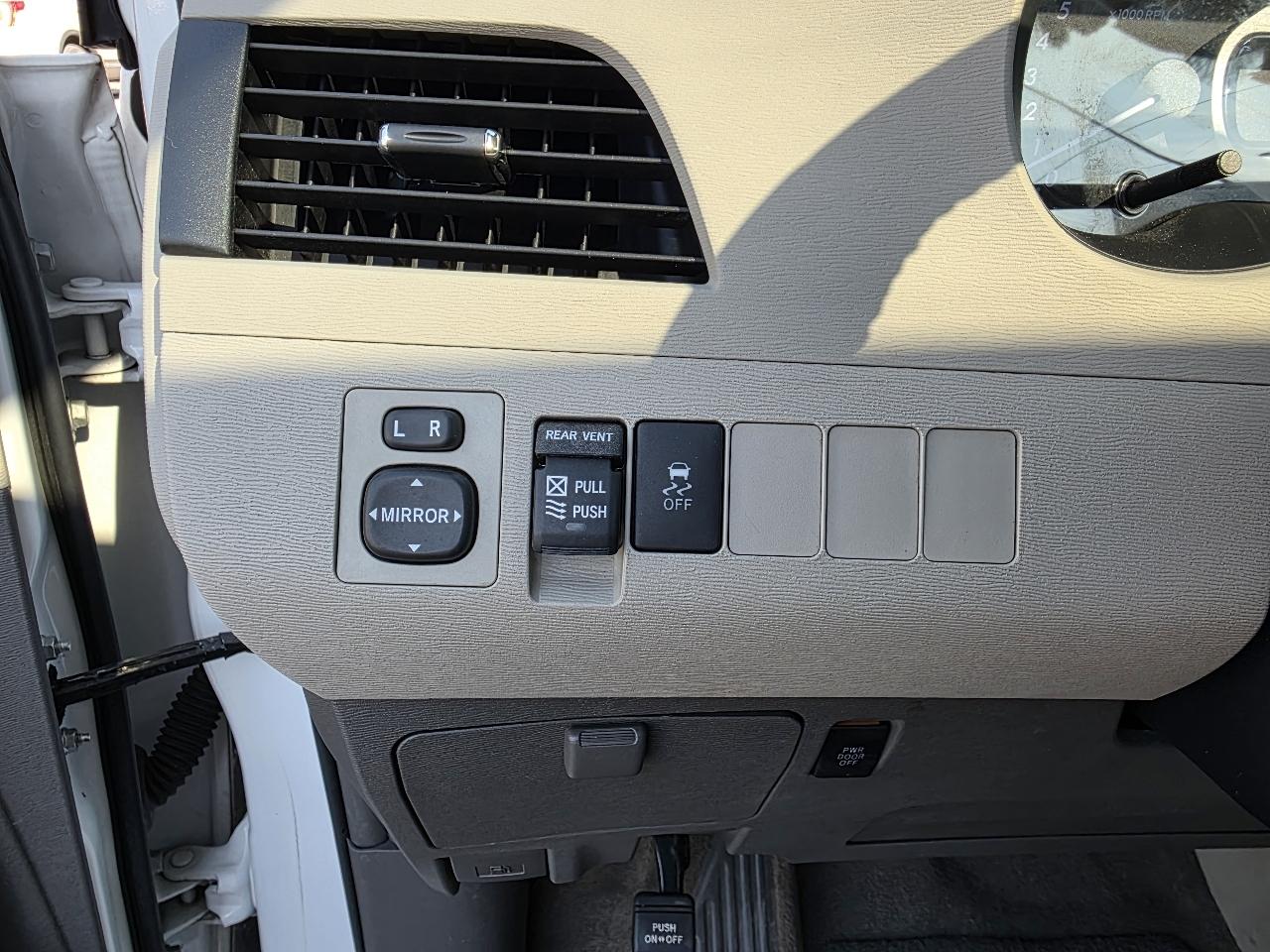 Toyota Sienna XLE FWD 8-Passenger V6 2013