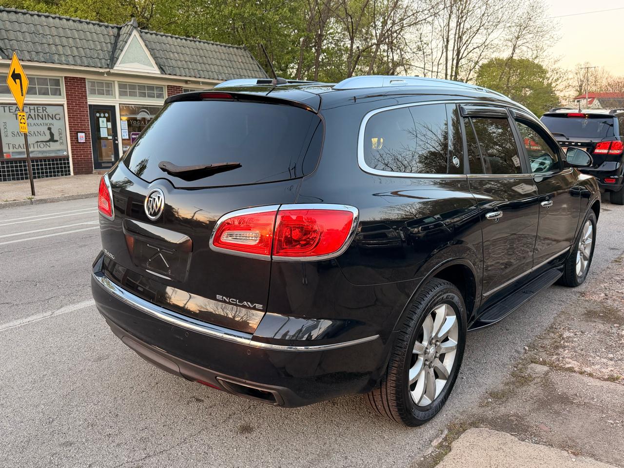 Buick Enclave Premium FWD 2013