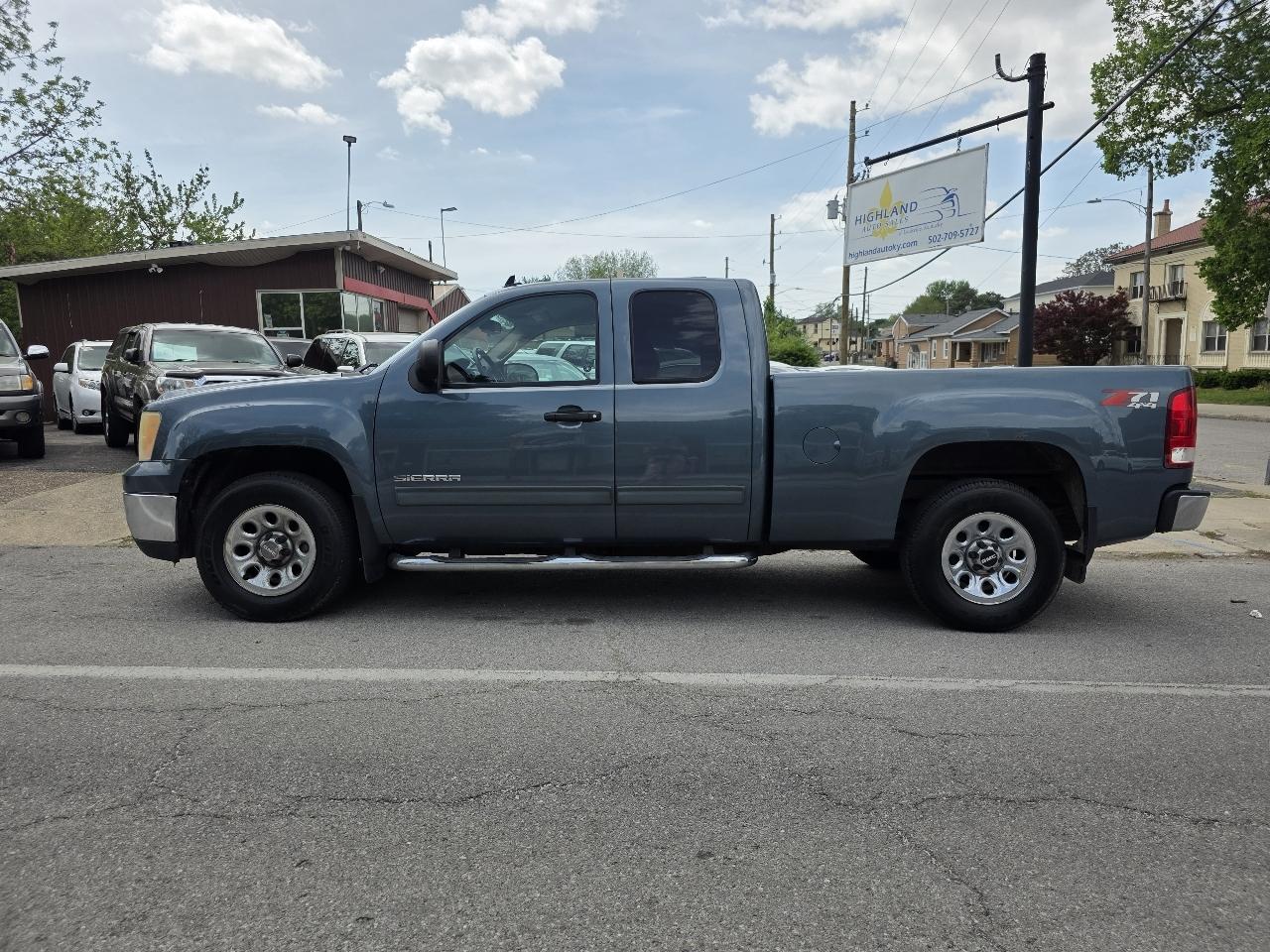 GMC Sierra 1500 SL Ext Cab 4D 4WD 2009
