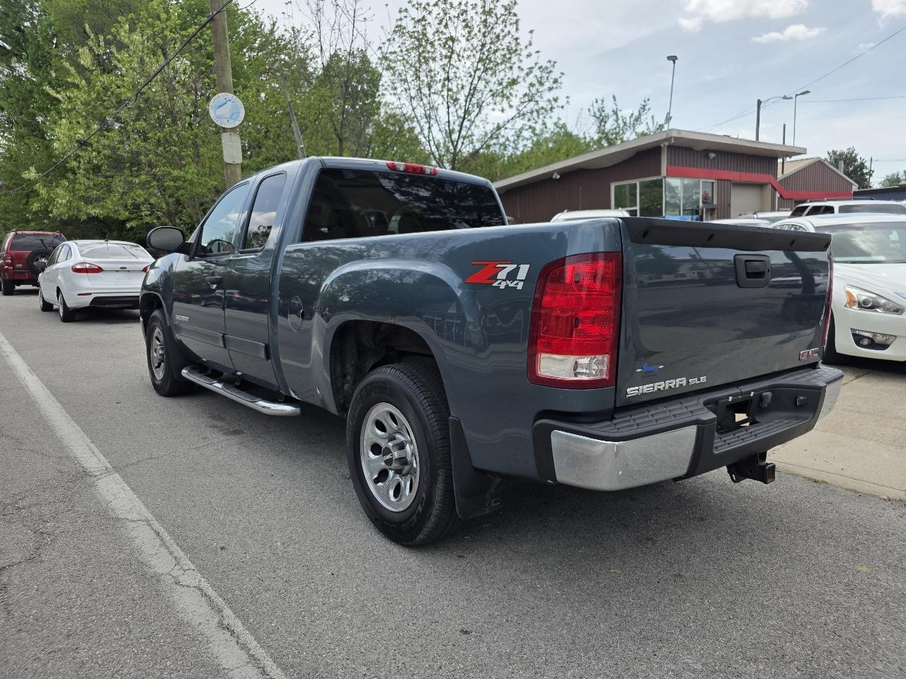 GMC Sierra 1500 SL Ext Cab 4D 4WD 2009