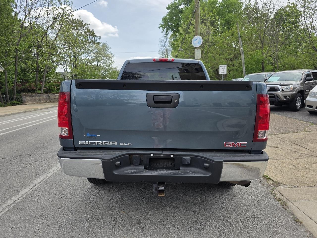 GMC Sierra 1500 SL Ext Cab 4D 4WD 2009