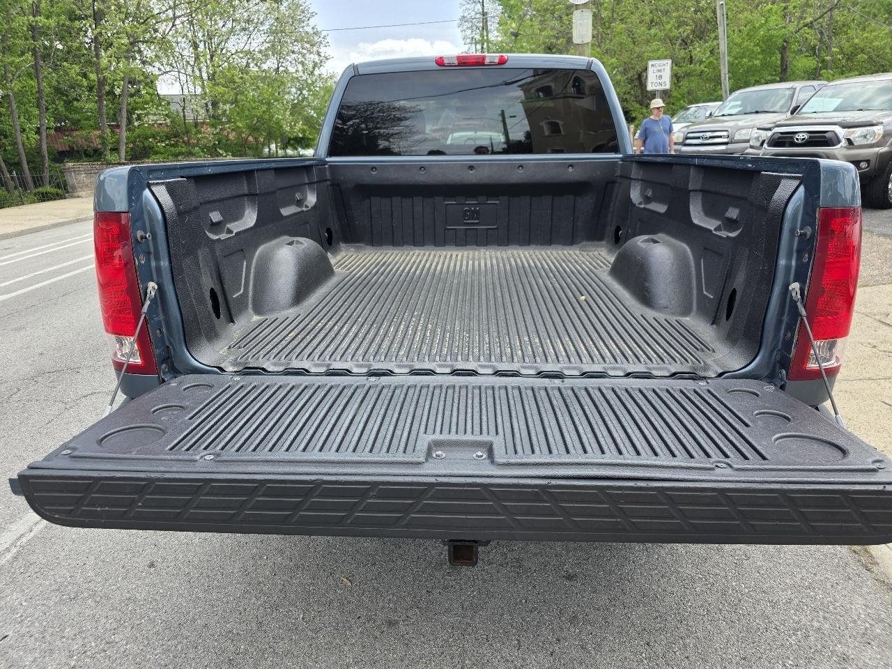 GMC Sierra 1500 SL Ext Cab 4D 4WD 2009