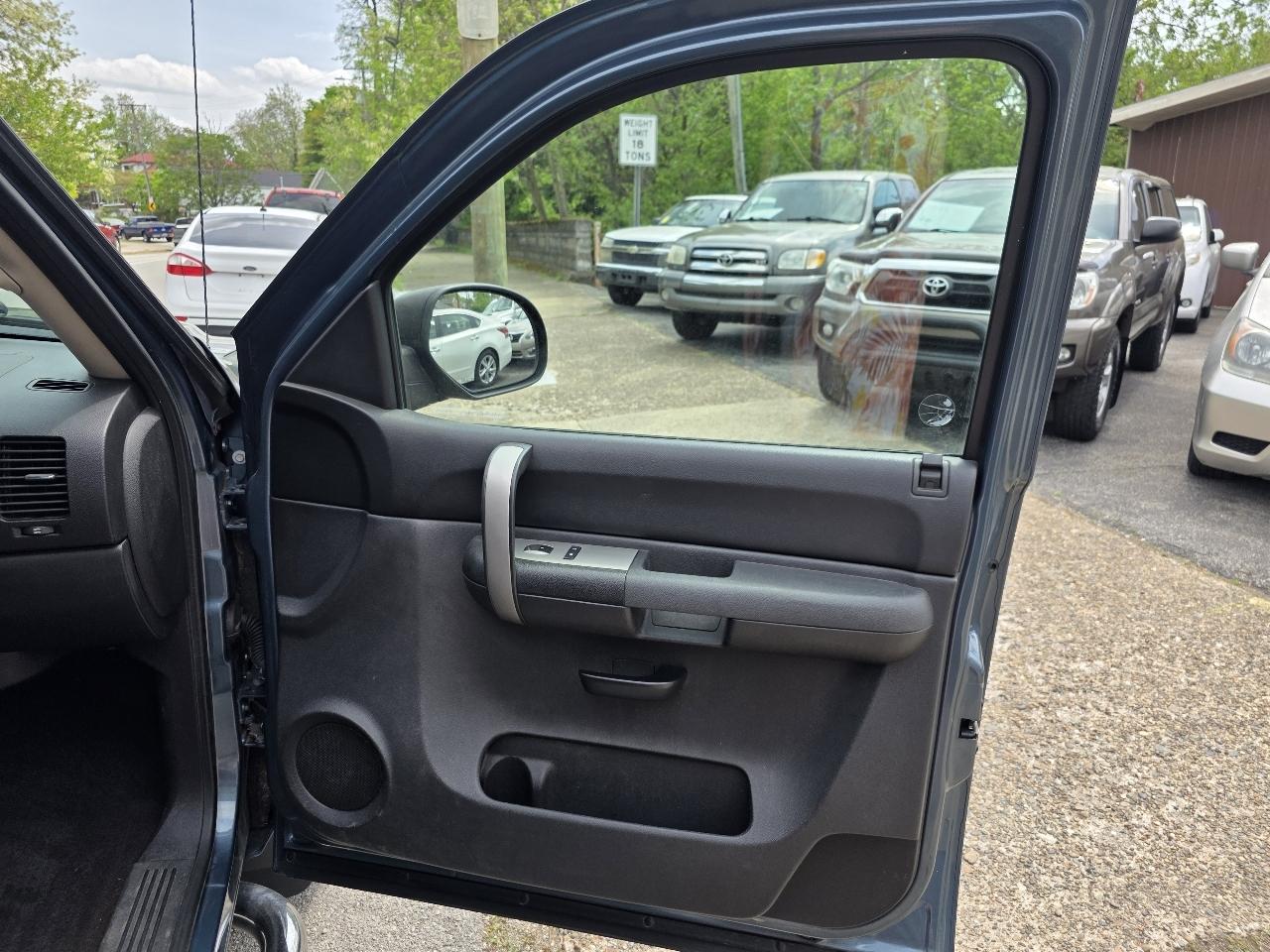 GMC Sierra 1500 SL Ext Cab 4D 4WD 2009