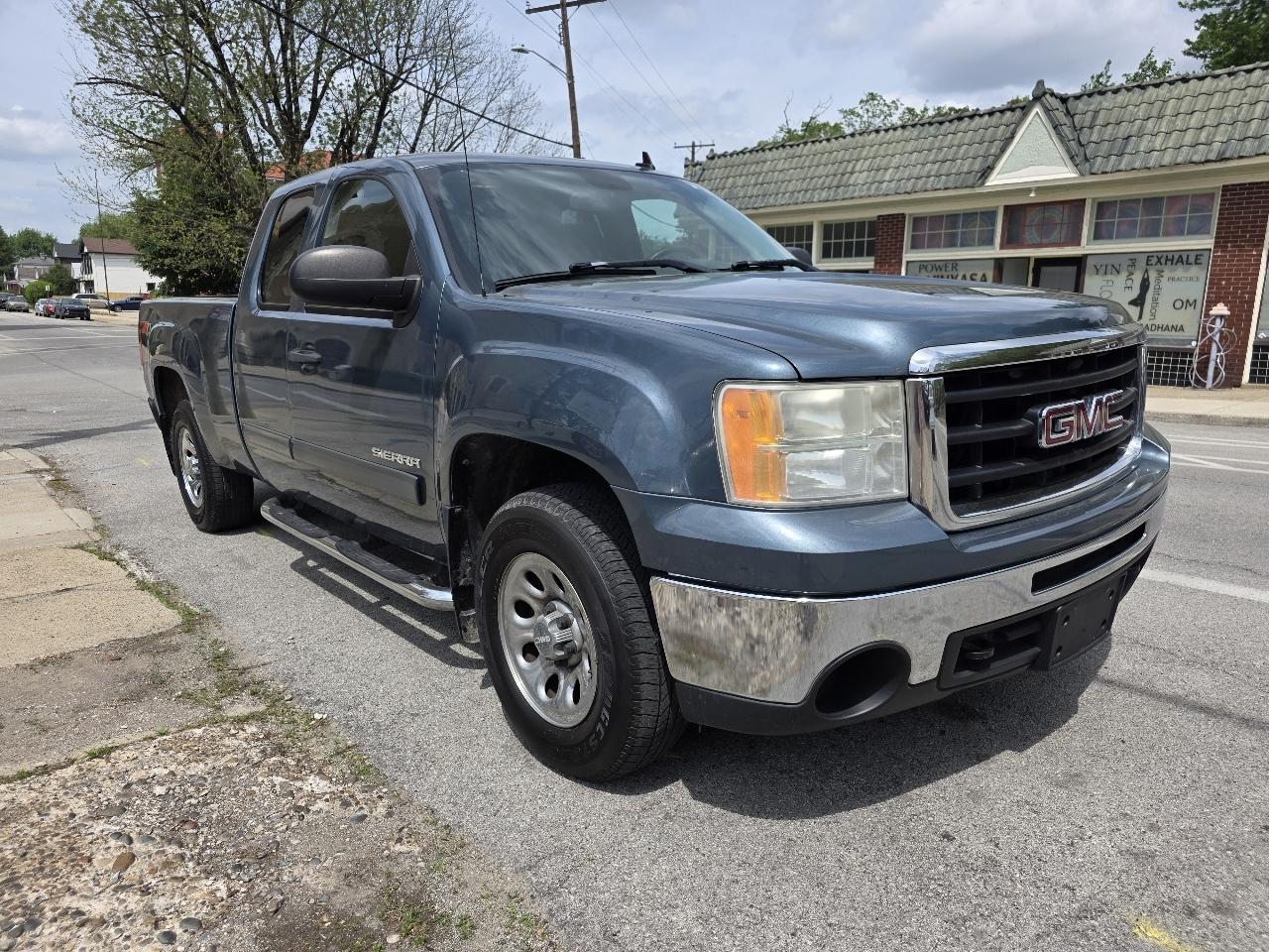 GMC Sierra 1500 SL Ext Cab 4D 4WD 2009