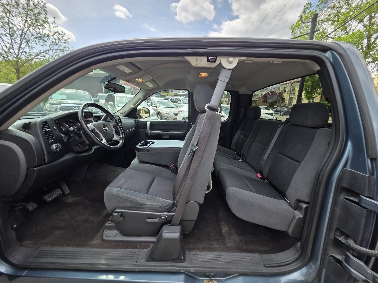 GMC Sierra 1500 SL Ext Cab 4D 4WD 2009