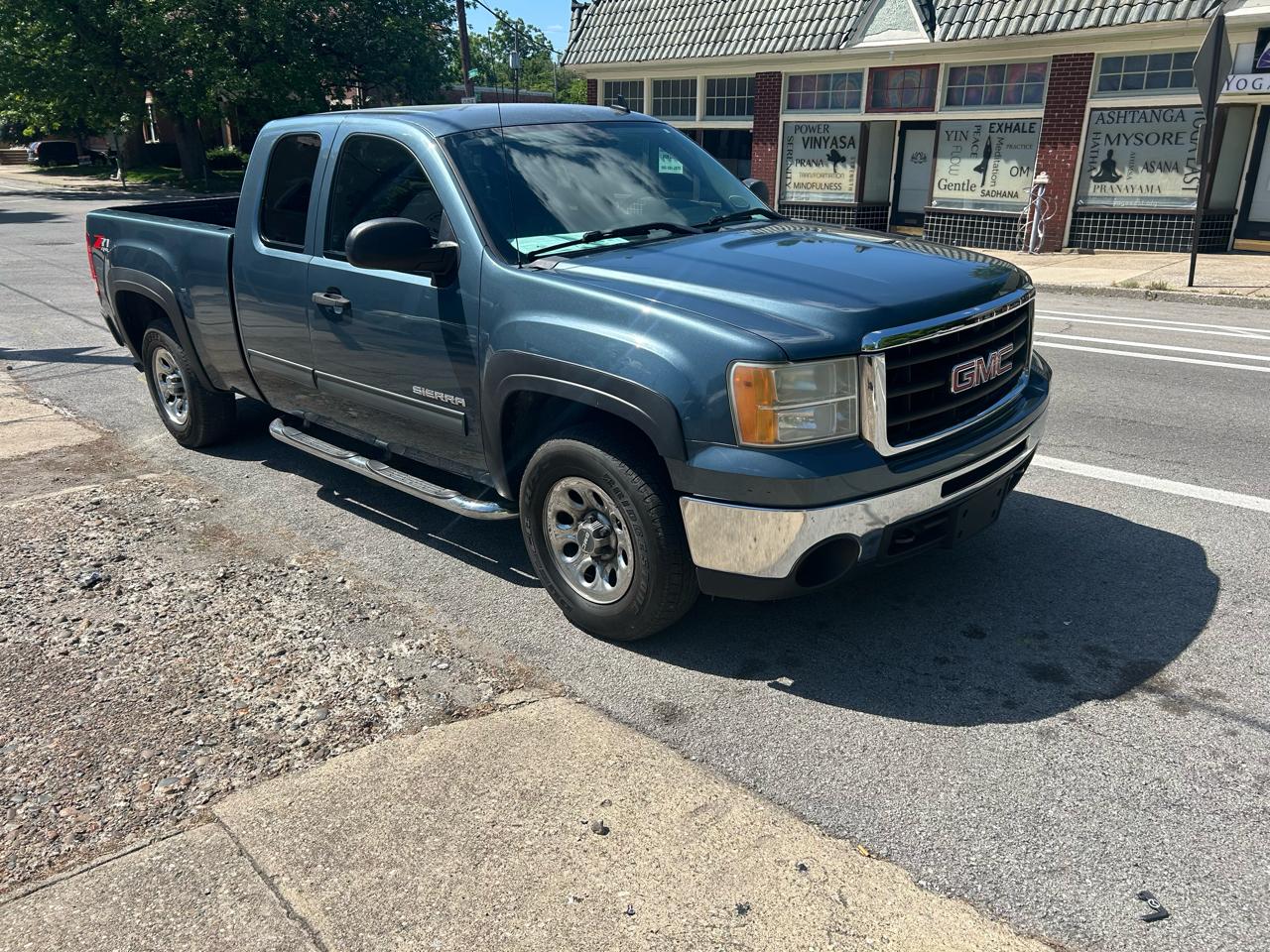 GMC Sierra 1500 SL Ext Cab 4D 4WD 2009