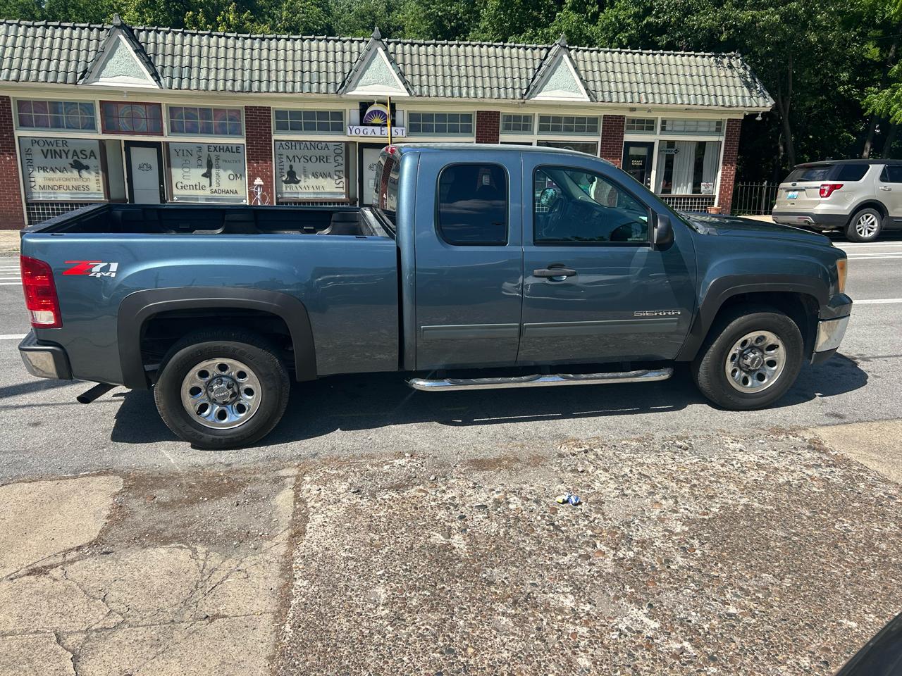 GMC Sierra 1500 SL Ext Cab 4D 4WD 2009