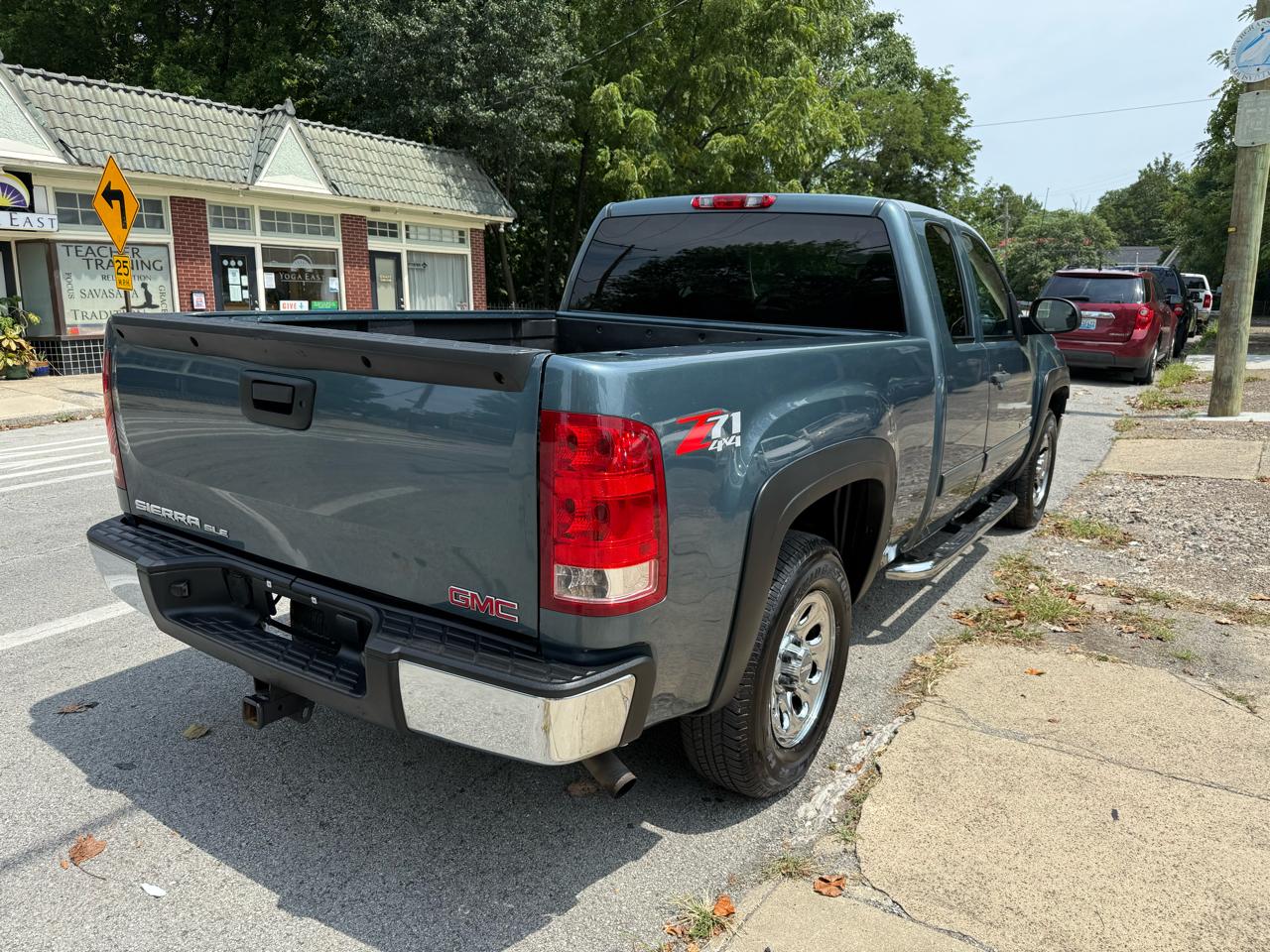 GMC Sierra 1500 SL Ext Cab 4D 4WD 2009