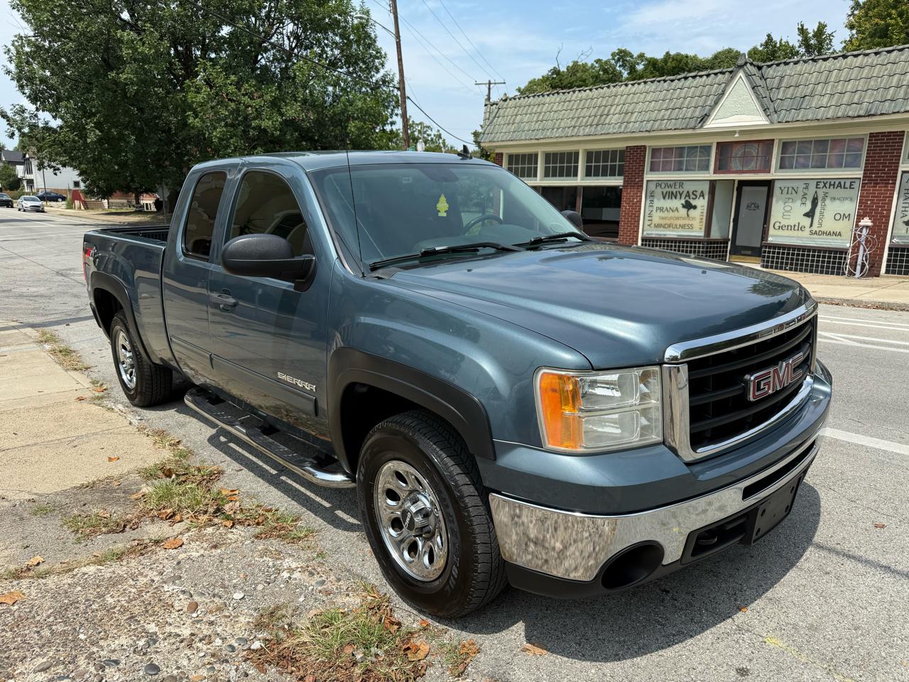 GMC Sierra 1500 SL Ext Cab 4D 4WD 2009