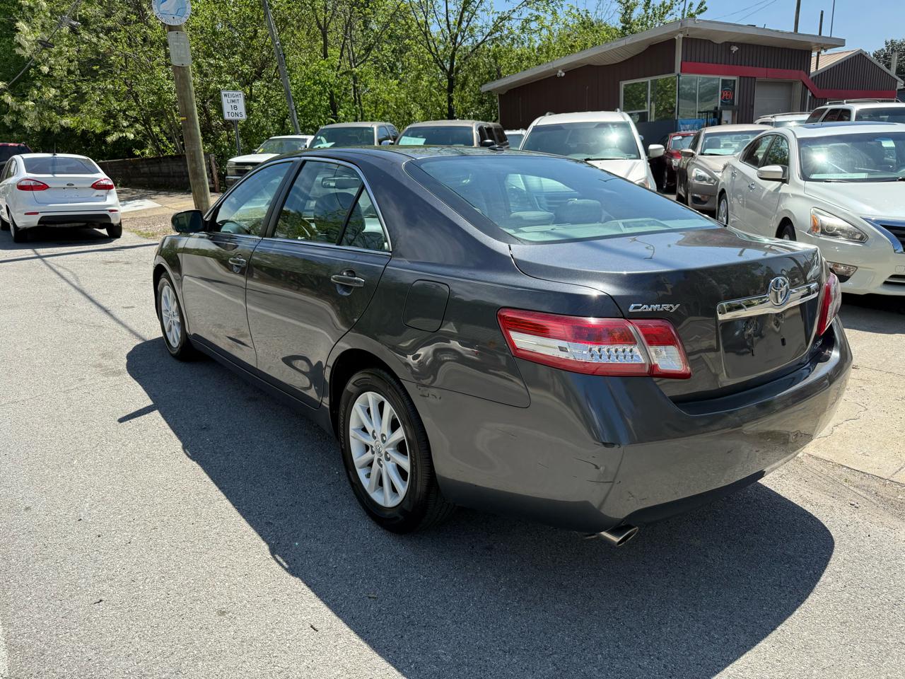 Toyota Camry XLE V6 6-Spd AT 2010
