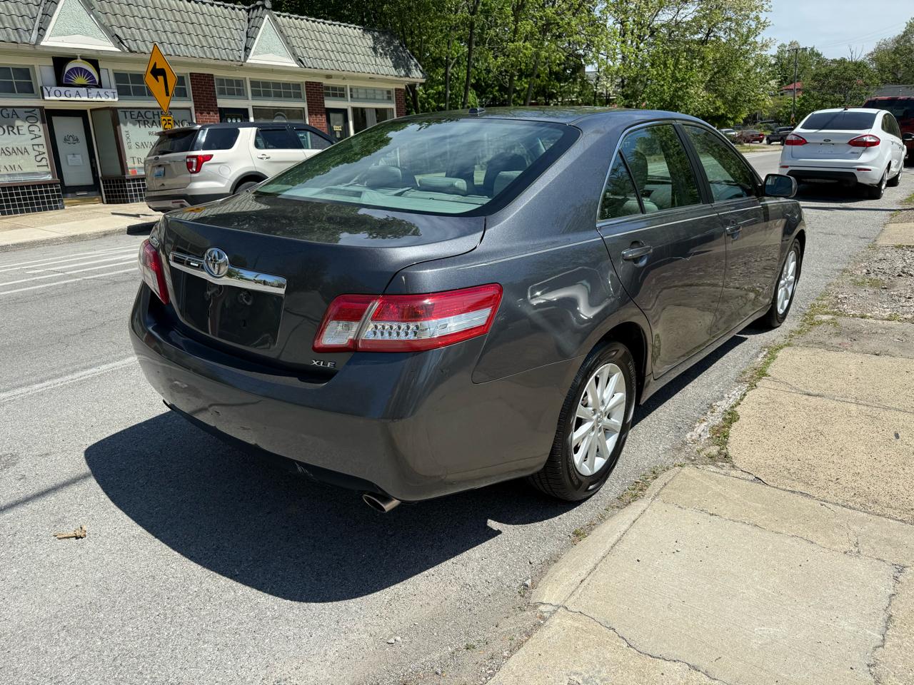 Toyota Camry XLE V6 6-Spd AT 2010