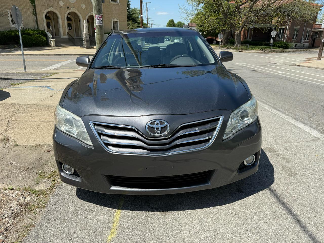 Toyota Camry XLE V6 6-Spd AT 2010