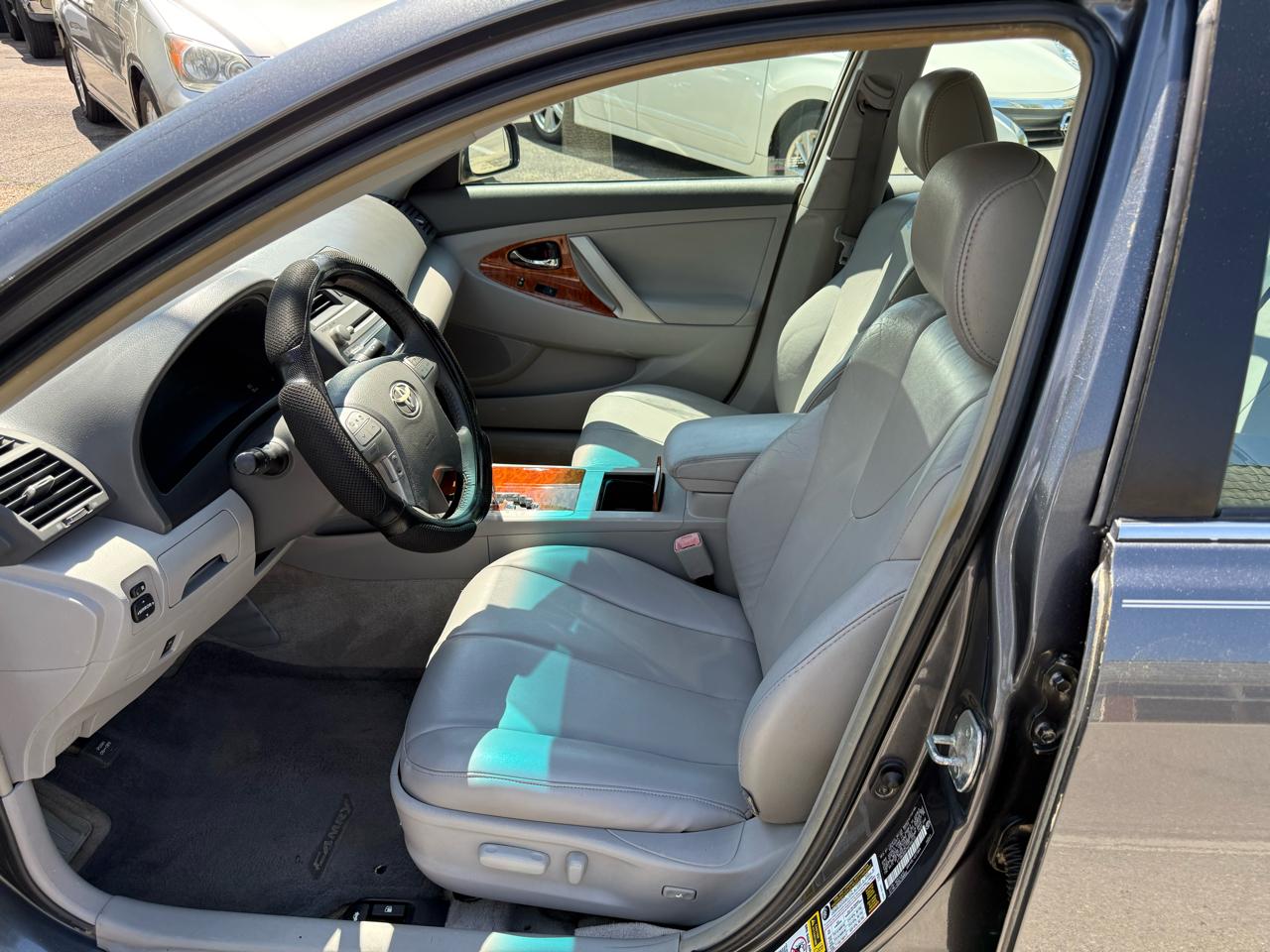 Toyota Camry XLE V6 6-Spd AT 2010