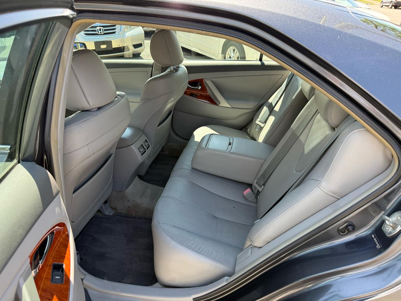 Toyota Camry XLE V6 6-Spd AT 2010