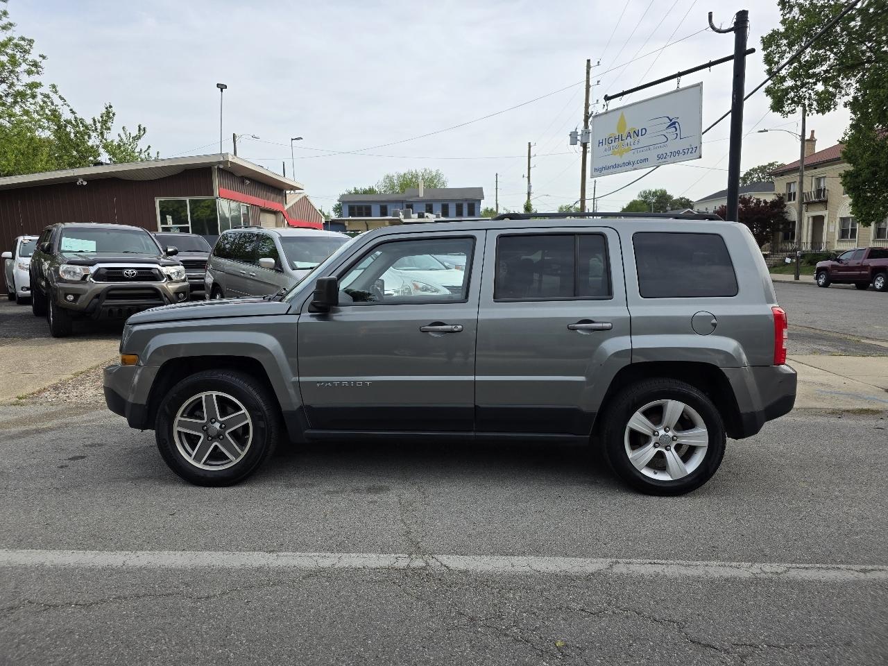 Jeep Patriot Latitude 2WD 2012