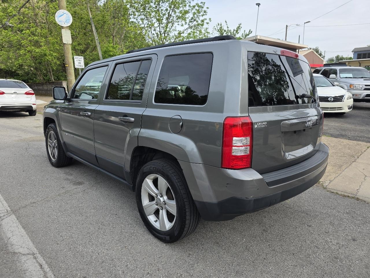 Jeep Patriot Latitude 2WD 2012