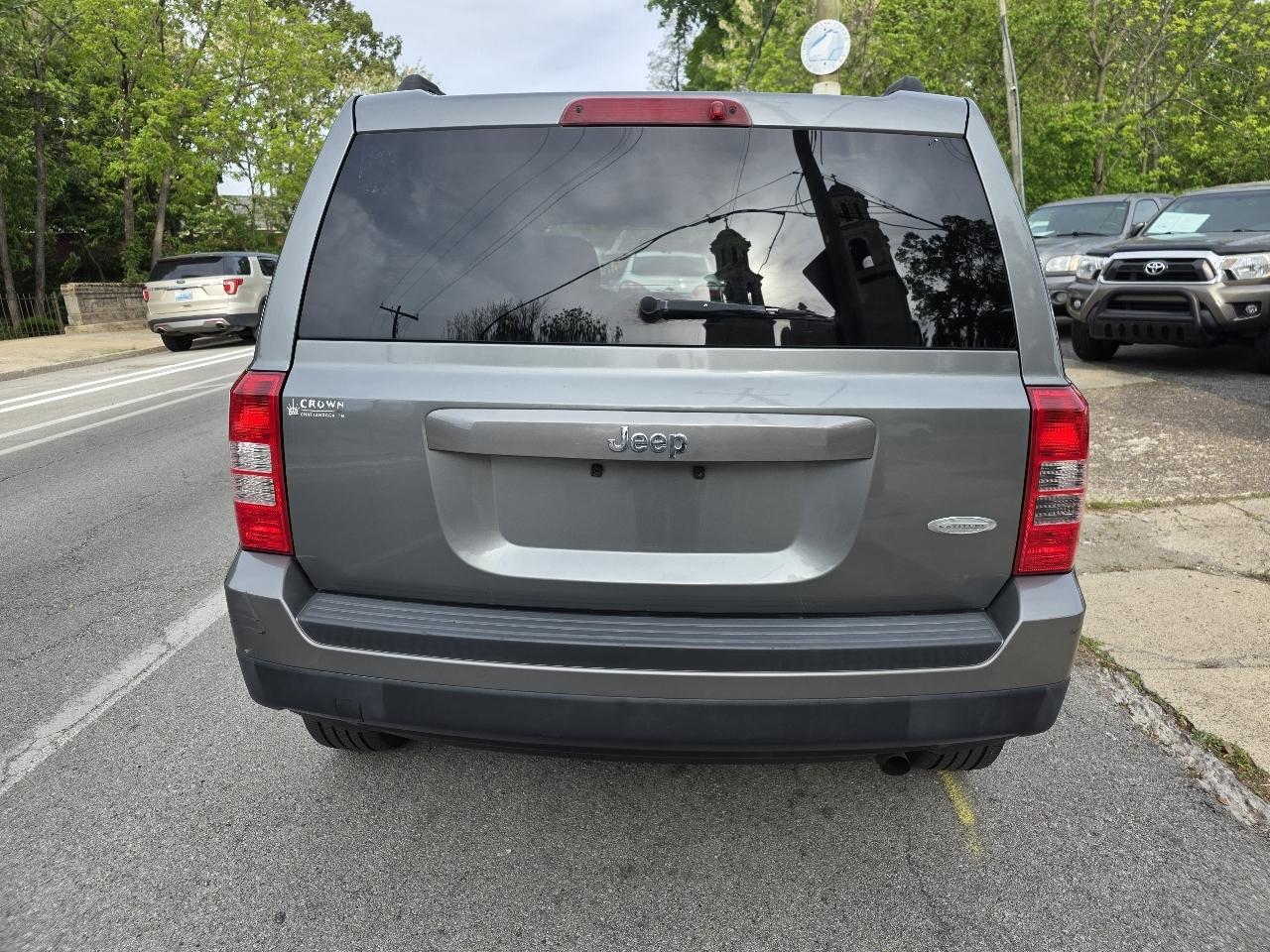 Jeep Patriot Latitude 2WD 2012