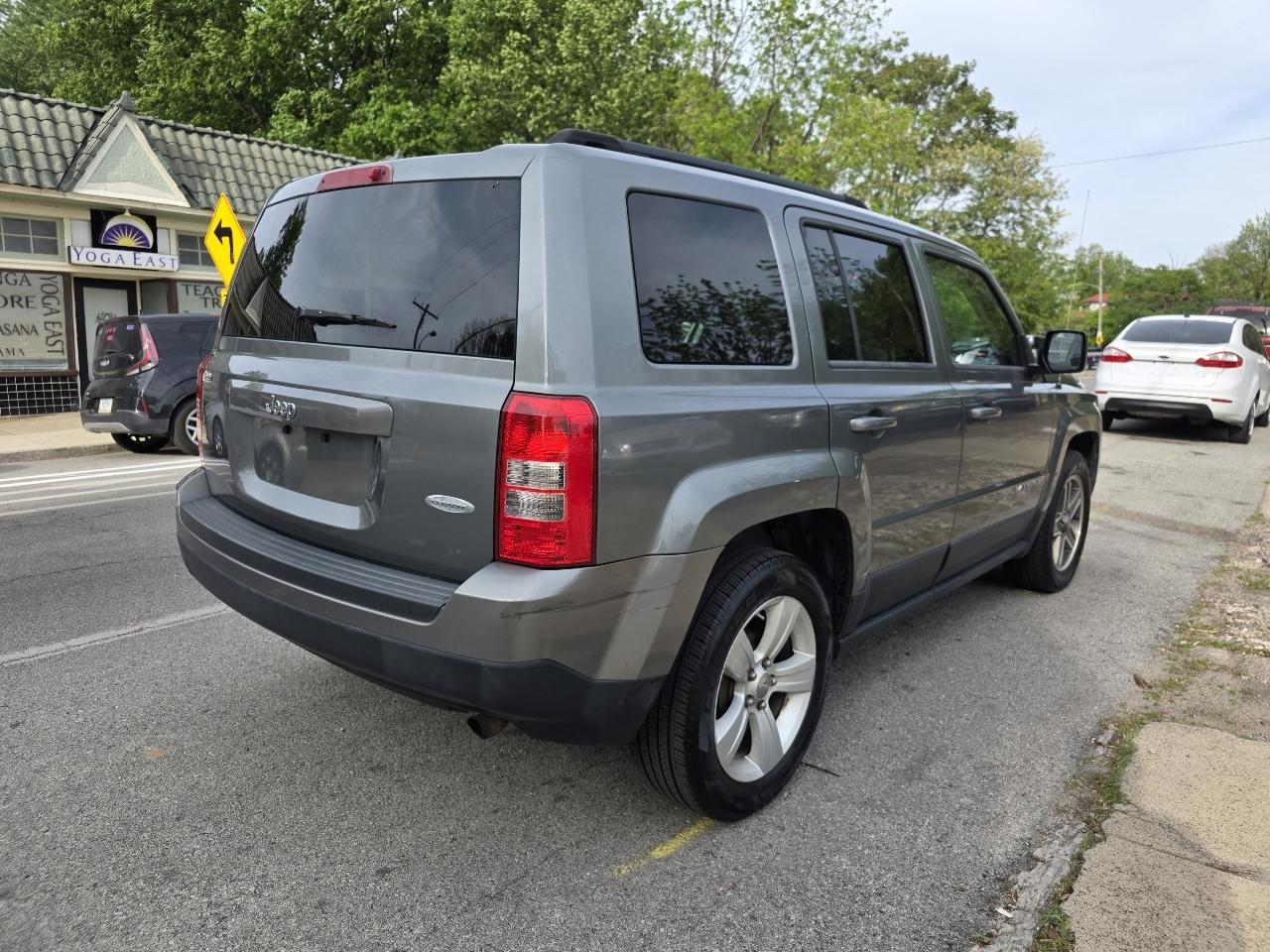 Jeep Patriot Latitude 2WD 2012