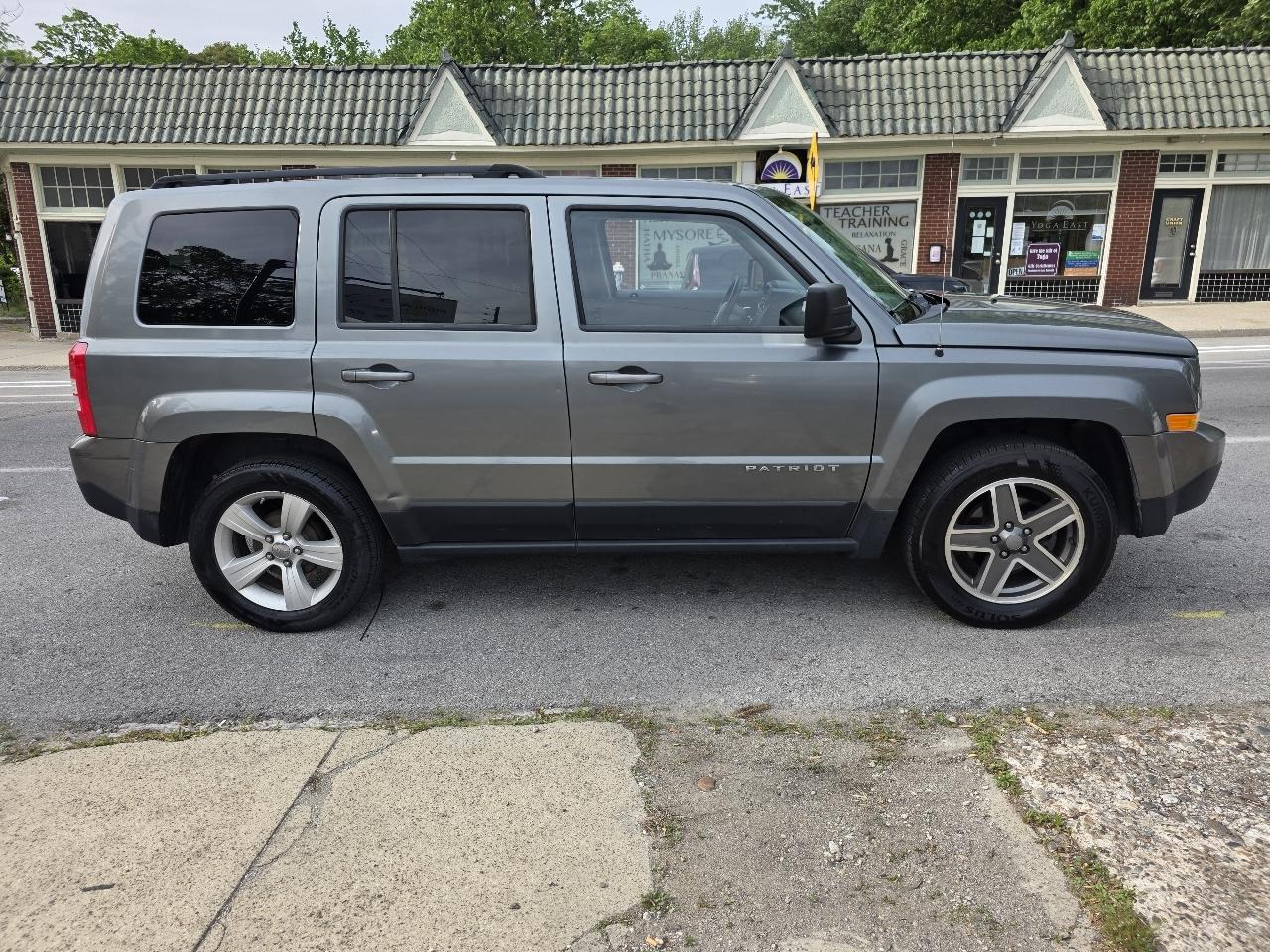 Jeep Patriot Latitude 2WD 2012