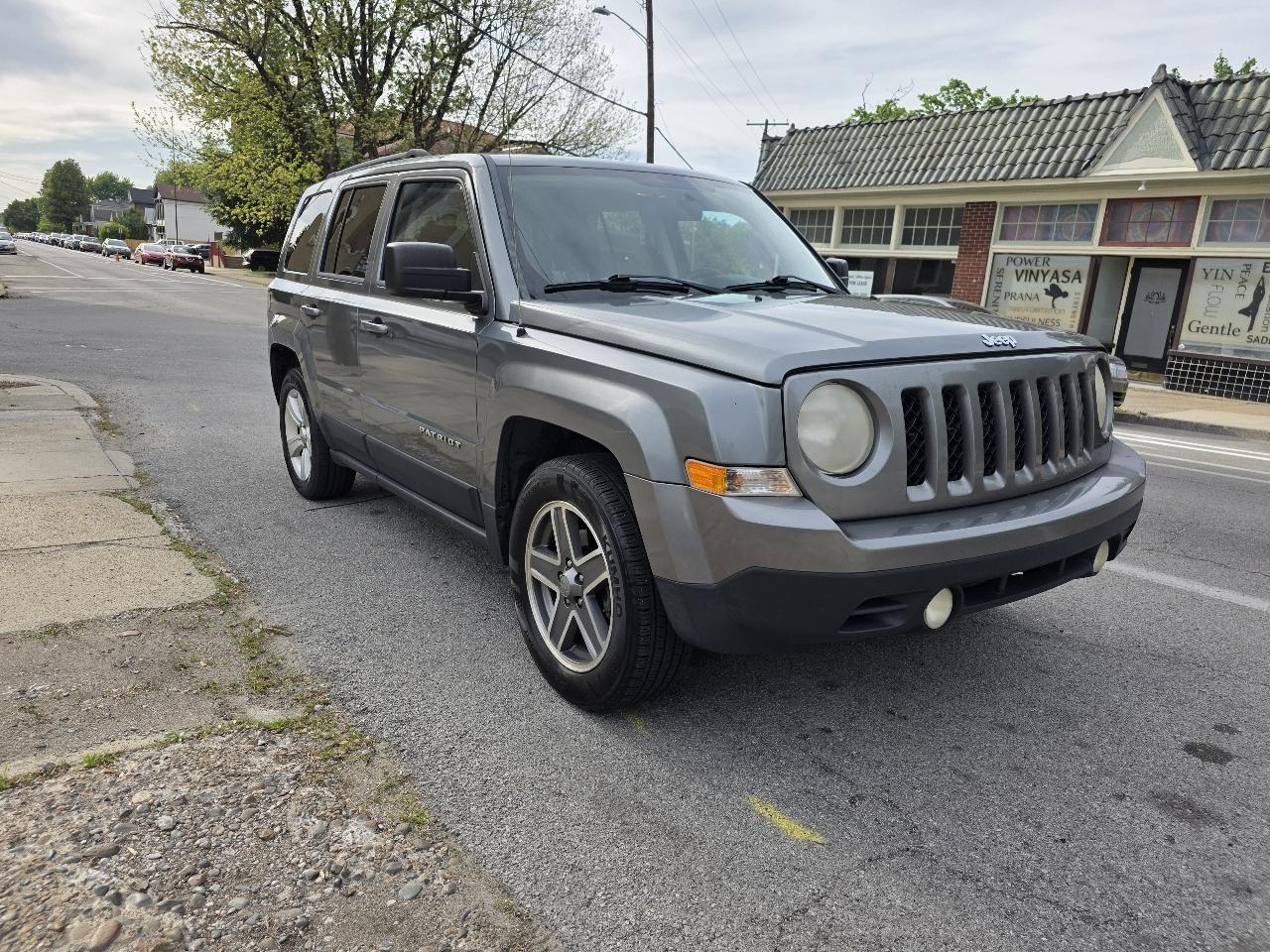 Jeep Patriot Latitude 2WD 2012