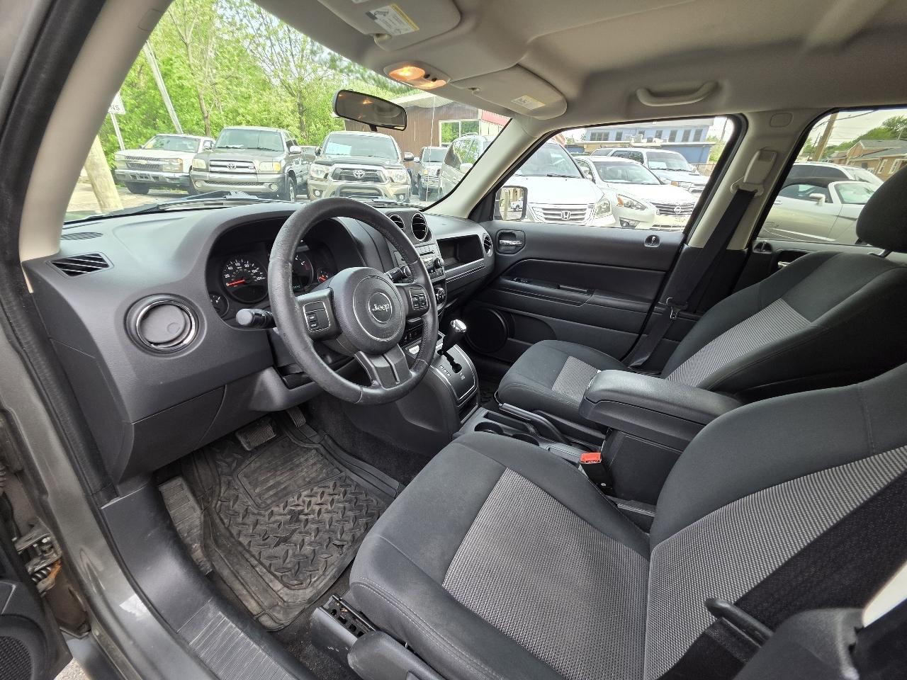 Jeep Patriot Latitude 2WD 2012