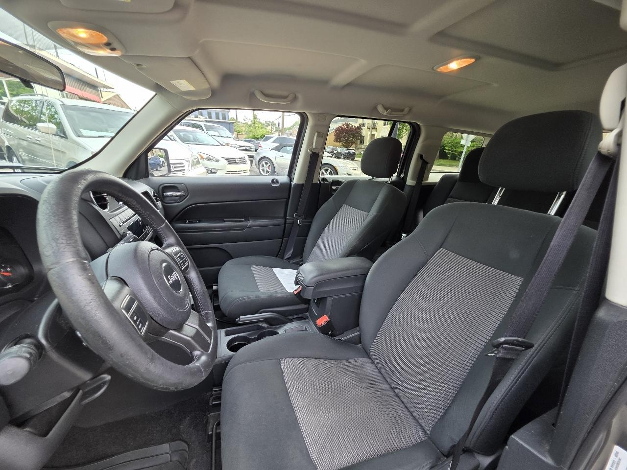 Jeep Patriot Latitude 2WD 2012