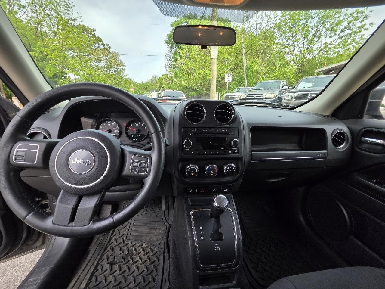 Jeep Patriot Latitude 2WD 2012