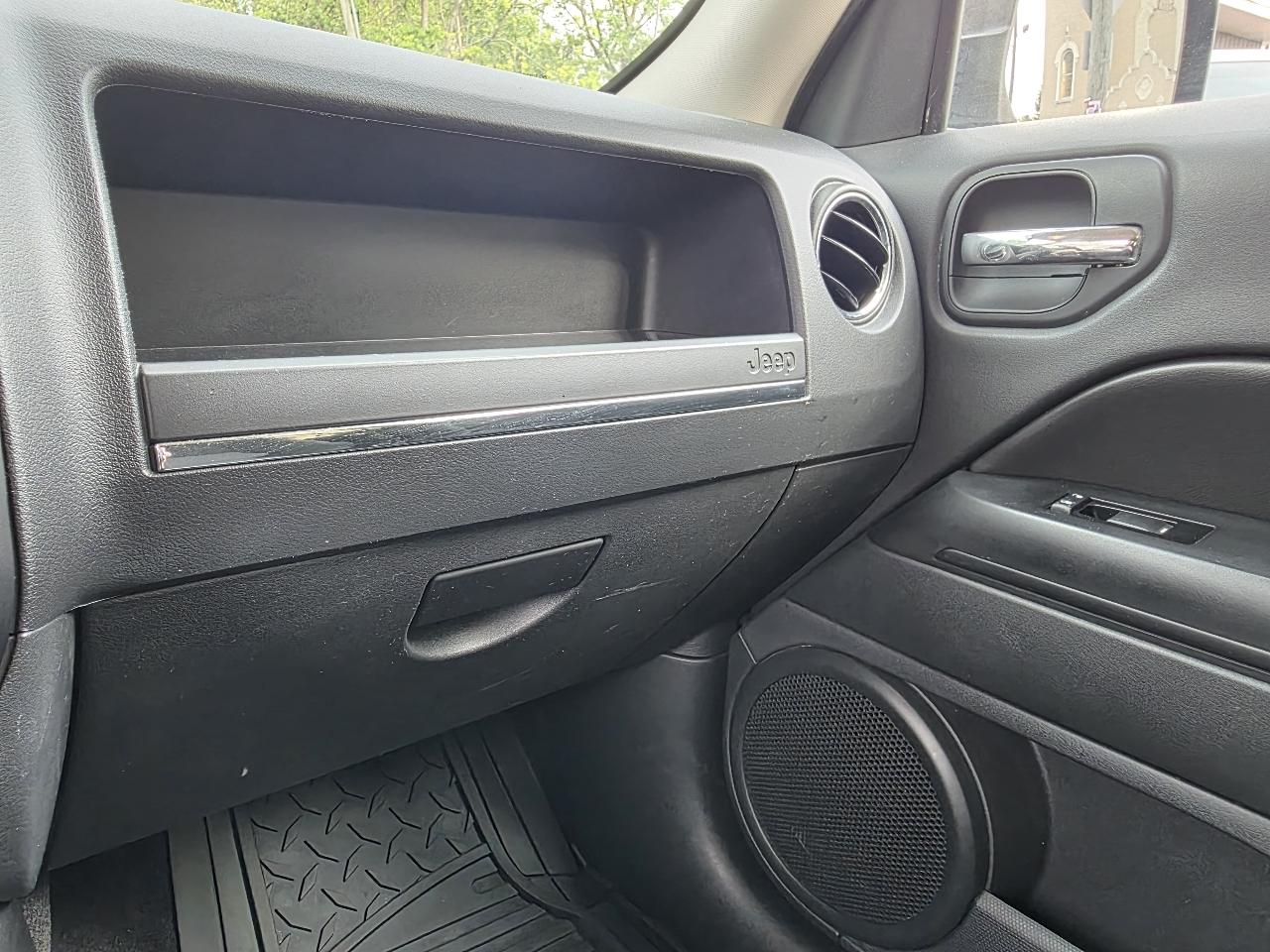 Jeep Patriot Latitude 2WD 2012