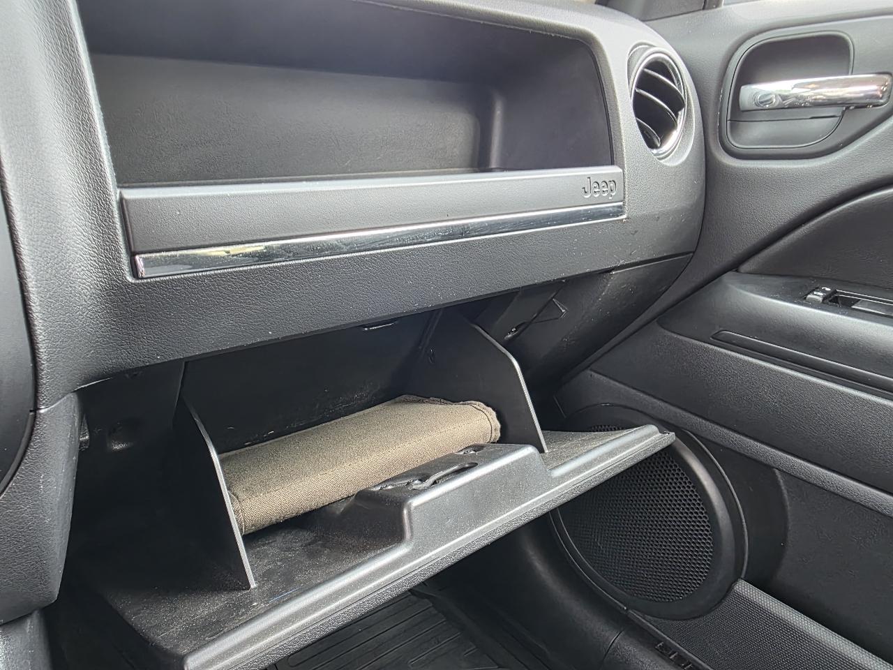 Jeep Patriot Latitude 2WD 2012