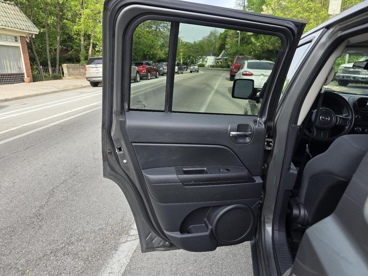 Jeep Patriot Latitude 2WD 2012