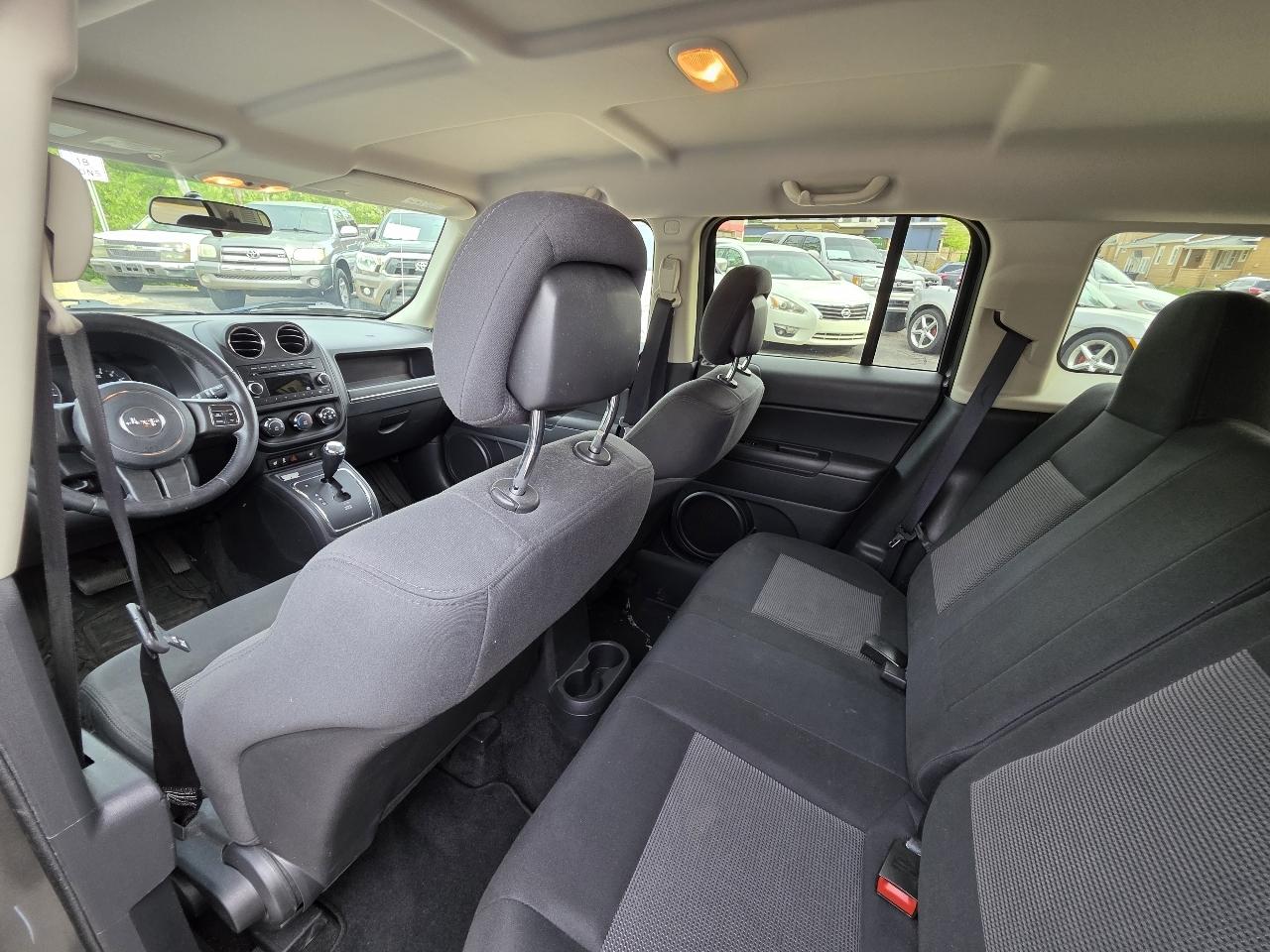 Jeep Patriot Latitude 2WD 2012