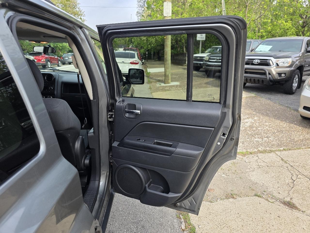 Jeep Patriot Latitude 2WD 2012