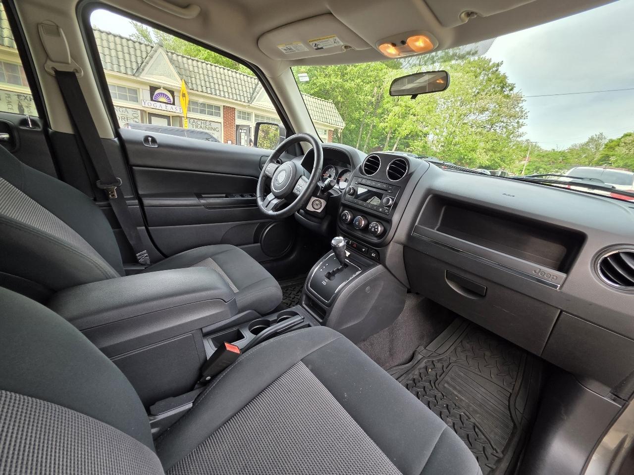 Jeep Patriot Latitude 2WD 2012